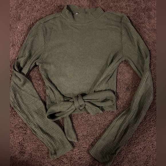 No Boundaries Crop Top - Picture 1 of 3